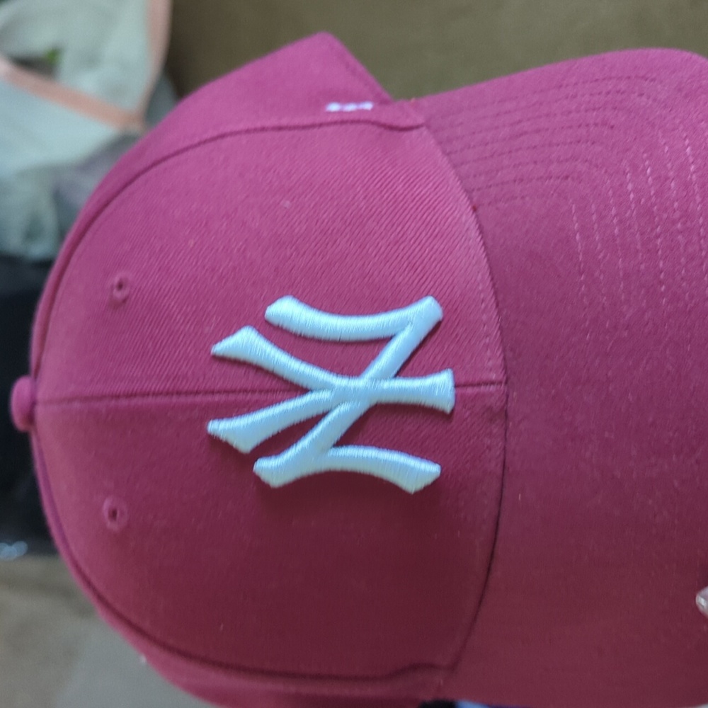 Yankee maroon hat Velcro